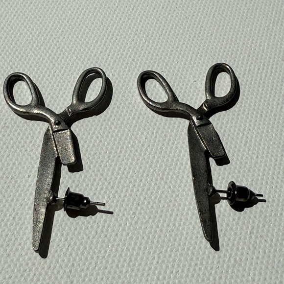 Retro Scissor Stud Earrings – Edgy Statement Jewelry - Picture 11 of 14